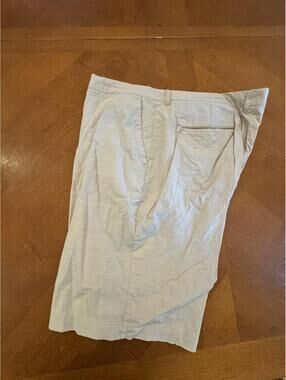 Ashworth 42 waist Men's Light Beige Casual Shorts with Subtle Check Pattern D128
